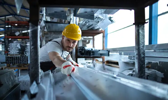 sobre nosotros en Taller de puertas metálicas en Alicante